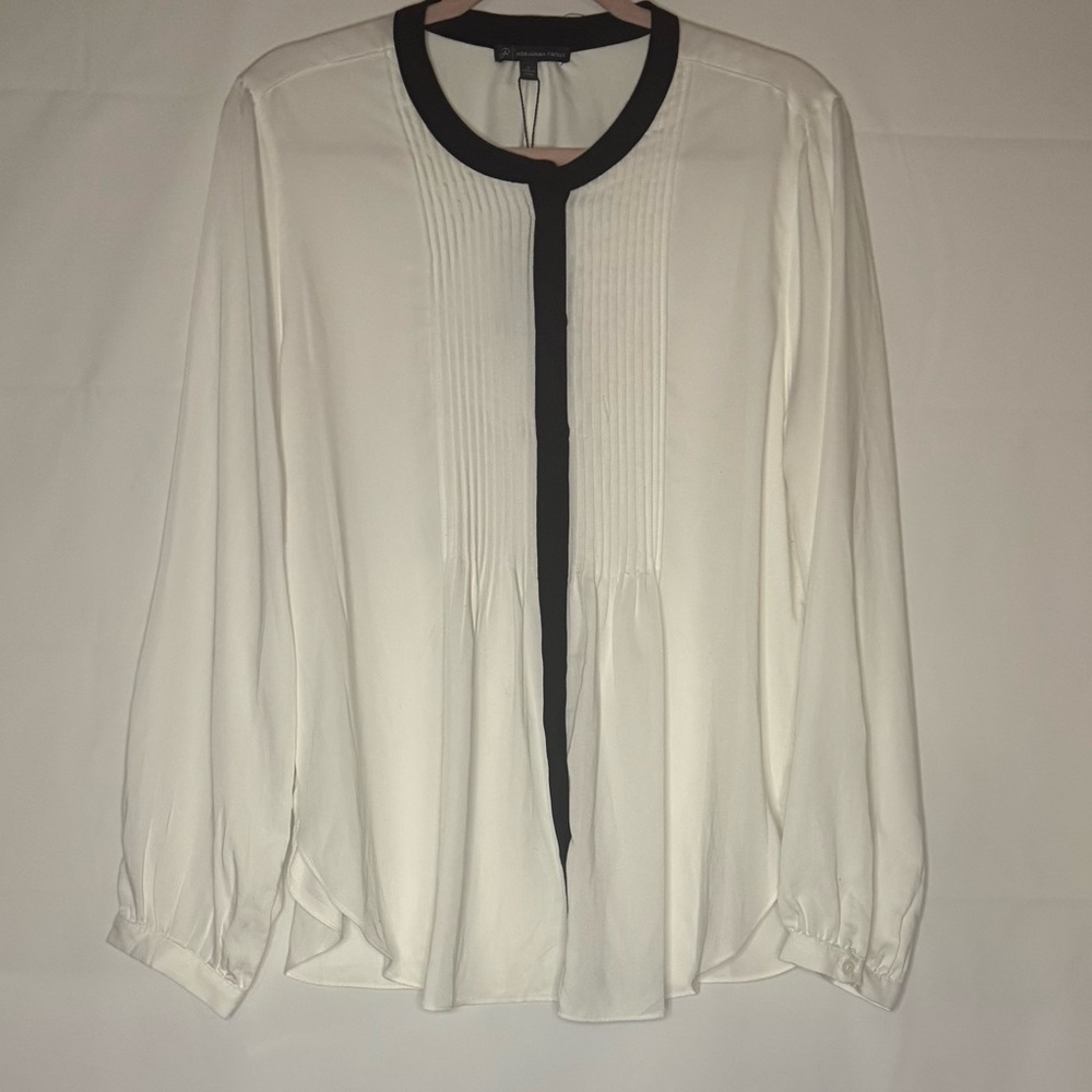 ADRIANNA PAPELL Women's White and Black Blouse, Large. Button Down shirt